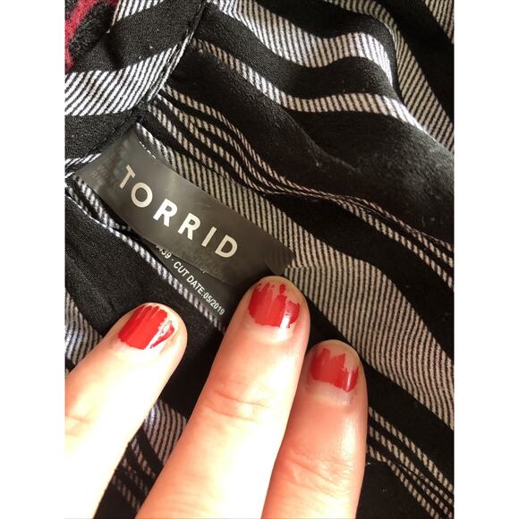 Torrid Ruffle Open Shoulder Dress Black White Stripe Size 2X Adjustable - Picture 6 of 7